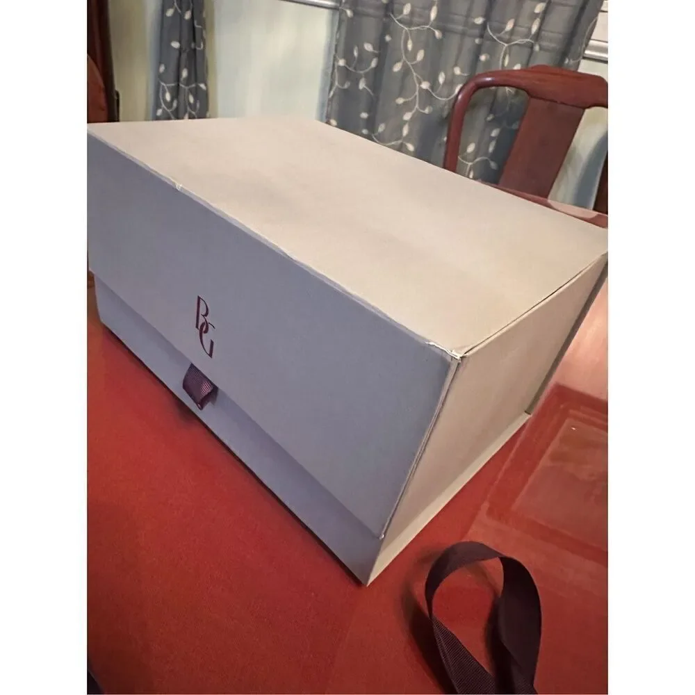 Bergdorf Goodman‎ lavender magnetic gift box with tissue paper & ribbon.